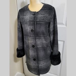 Ellen Reyes single breasted  Round neck  coat with Removable cuffs